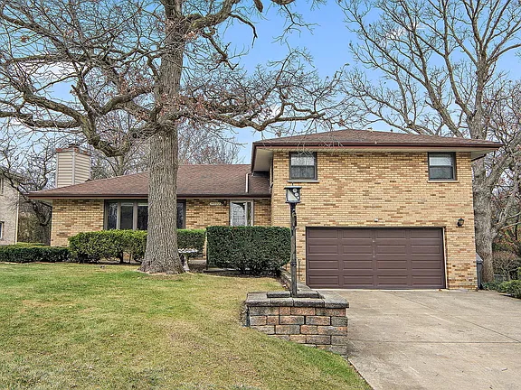 Front of a home that we bought for cash in Orland Park, IL