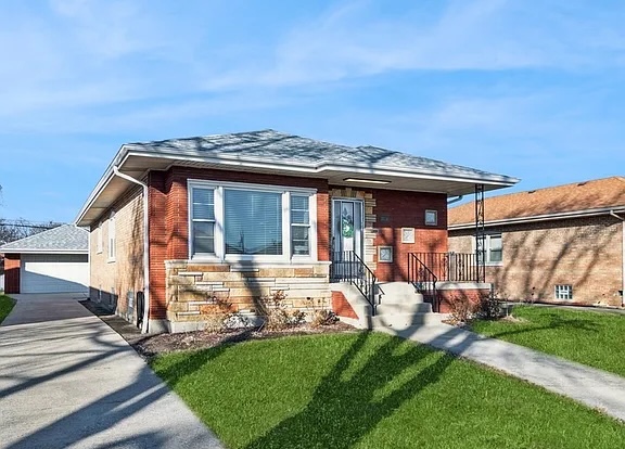 Front of a home that we bought for cash in Oak Lawn, IL