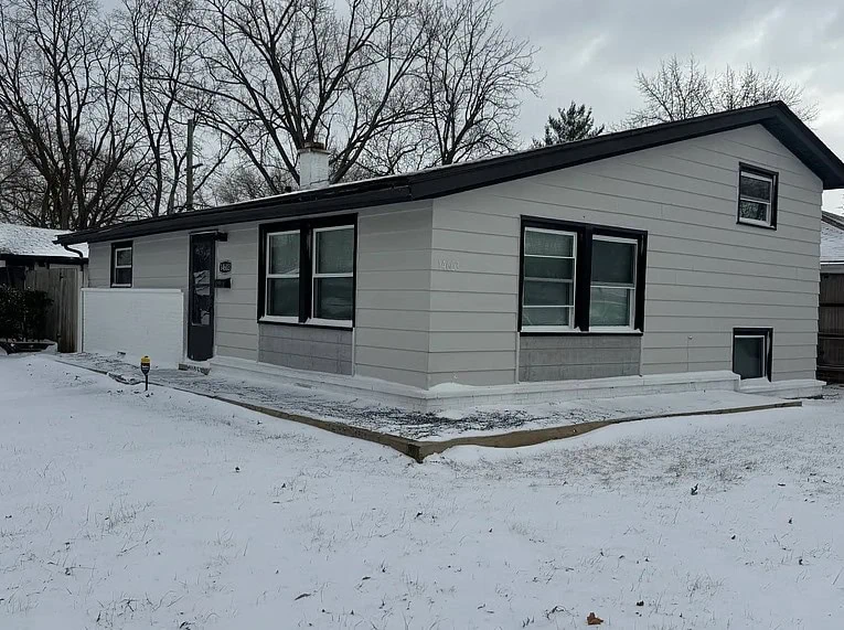 Front of an Aurora house that we bought for cash